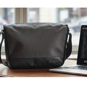 Oglio Laptop Computer Messenger Bag Gray 16 x 11